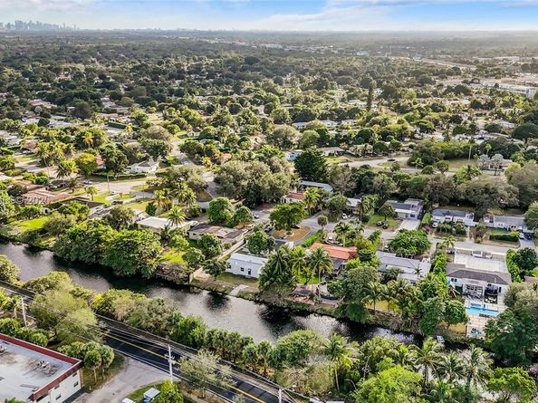 201 S Biscayne River Dr, Miami FL 33169