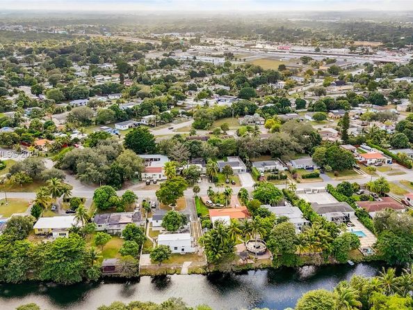 201 S Biscayne River Dr, Miami FL 33169