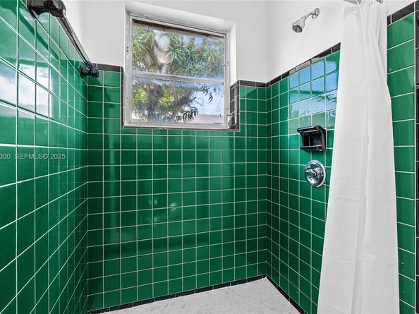 201 S Biscayne River Dr, Miami FL 33169