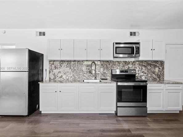 201 S Biscayne River Dr, Miami FL 33169