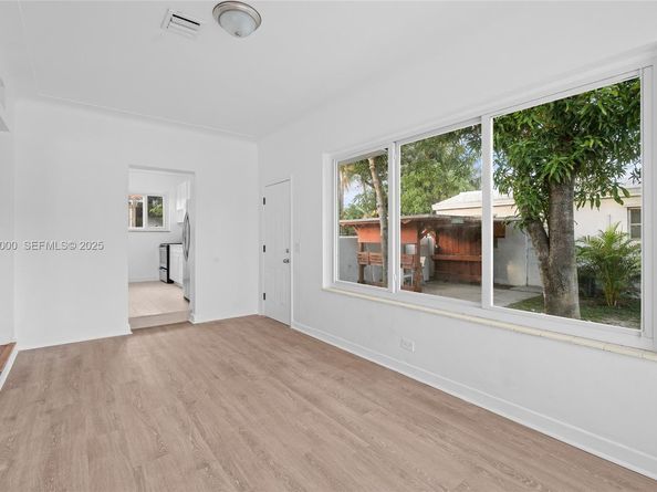 201 S Biscayne River Dr, Miami FL 33169