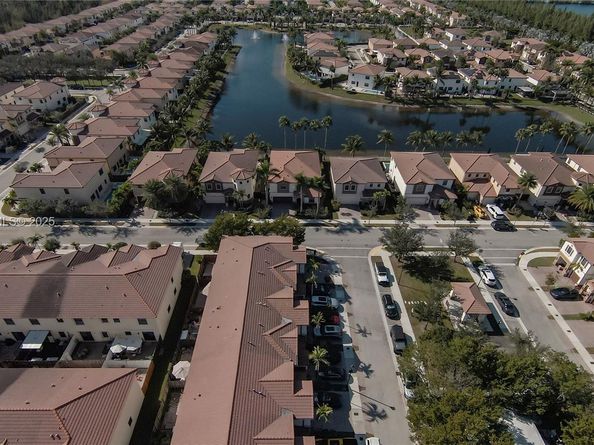 8800 NW 98th Ct, Doral FL 33178