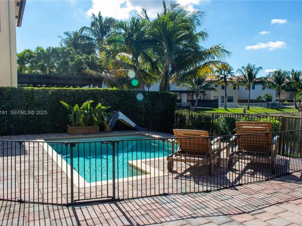 8800 NW 98th Ct, Doral FL 33178