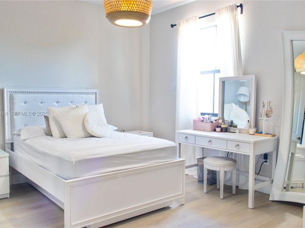 8800 NW 98th Ct, Doral FL 33178