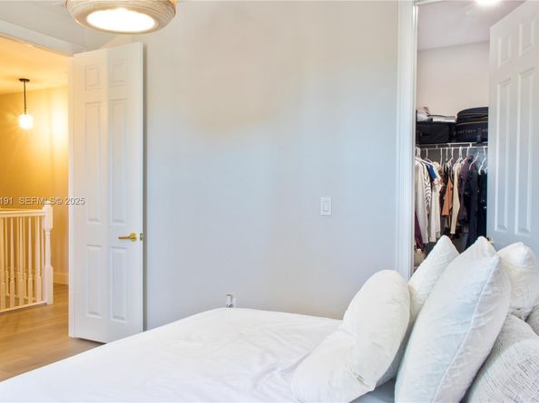 8800 NW 98th Ct, Doral FL 33178