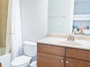 8800 NW 98th Ct, Doral FL 33178