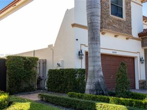 8800 NW 98th Ct, Doral FL 33178