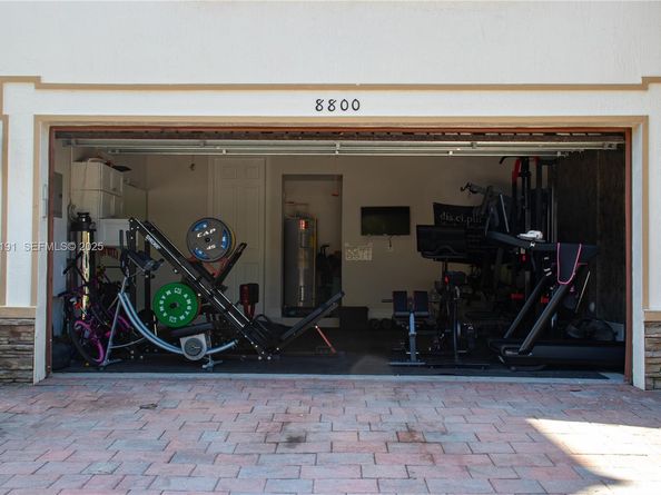 8800 NW 98th Ct, Doral FL 33178