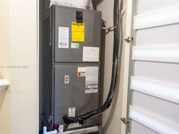 8800 NW 98th Ct, Doral FL 33178