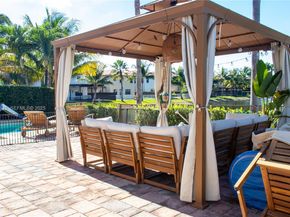 8800 NW 98th Ct, Doral FL 33178