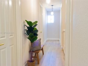 8800 NW 98th Ct, Doral FL 33178