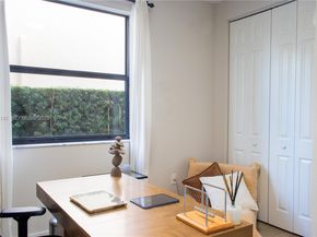 8800 NW 98th Ct, Doral FL 33178