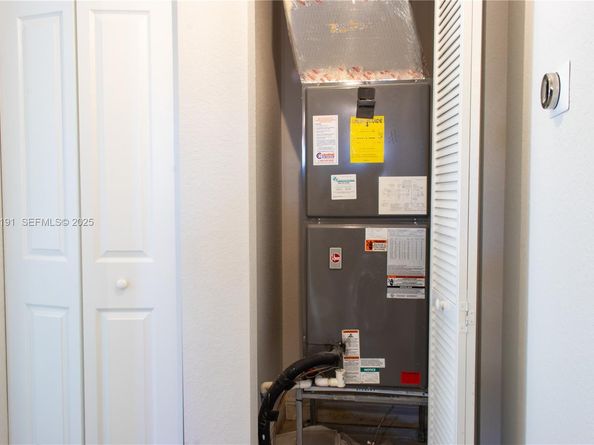 8800 NW 98th Ct, Doral FL 33178