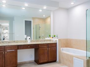 8800 NW 98th Ct, Doral FL 33178