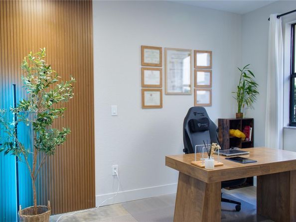 8800 NW 98th Ct, Doral FL 33178