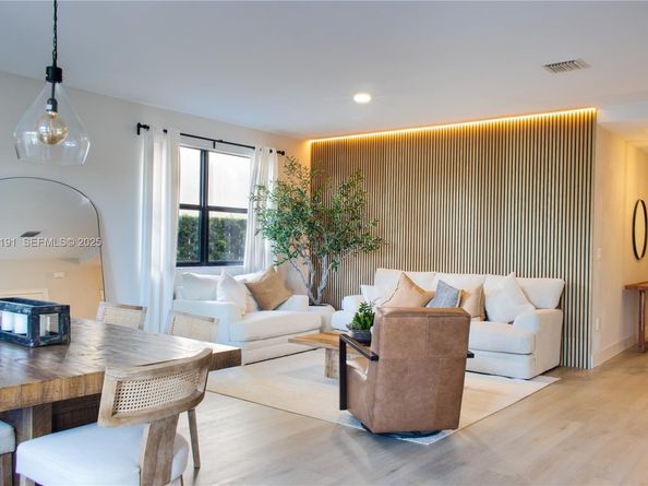 8800 NW 98th Ct, Doral FL 33178