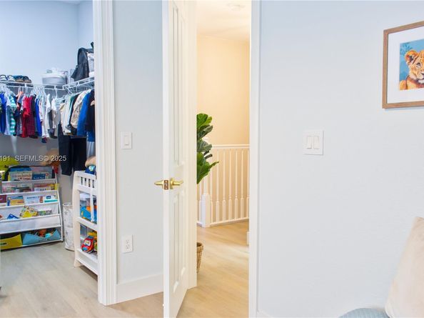 8800 NW 98th Ct, Doral FL 33178