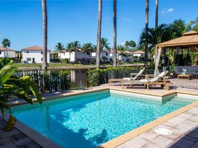 8800 NW 98th Ct, Doral FL 33178