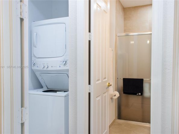 8800 NW 98th Ct, Doral FL 33178