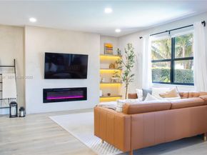 8800 NW 98th Ct, Doral FL 33178