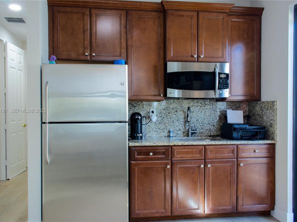 8800 NW 98th Ct, Doral FL 33178