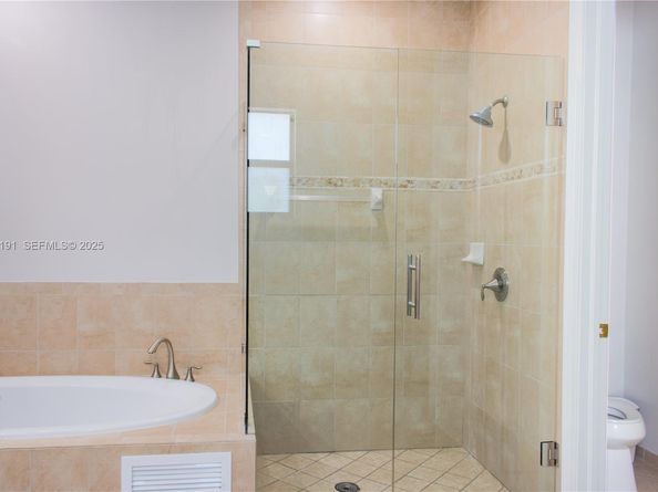 8800 NW 98th Ct, Doral FL 33178