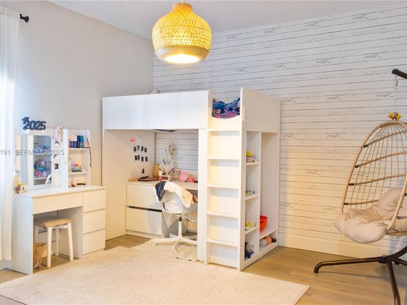 8800 NW 98th Ct, Doral FL 33178