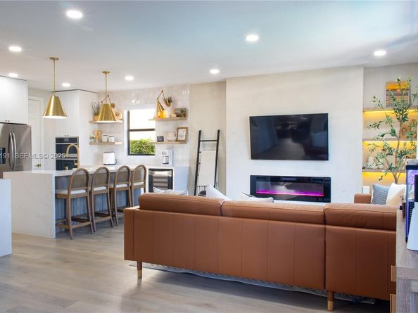 8800 NW 98th Ct, Doral FL 33178