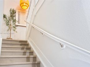 8800 NW 98th Ct, Doral FL 33178