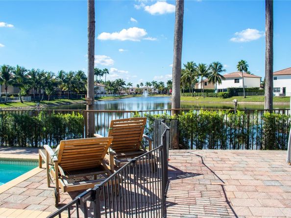 8800 NW 98th Ct, Doral FL 33178