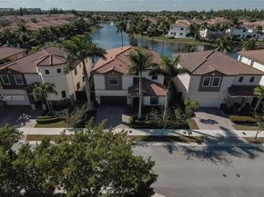 8800 NW 98th Ct, Doral FL 33178