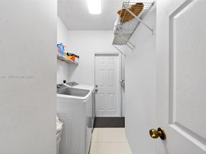 1623 Blue Jay Cir, Weston FL 33327