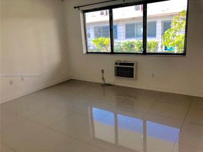2250 Bay Dr 8, Miami Beach FL 33141