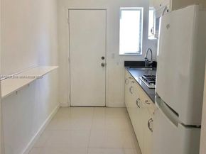 2250 Bay Dr 8, Miami Beach FL 33141