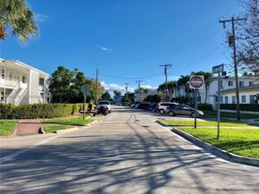 2250 Bay Dr 8, Miami Beach FL 33141