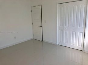 2250 Bay Dr 8, Miami Beach FL 33141