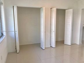 2250 Bay Dr 8, Miami Beach FL 33141