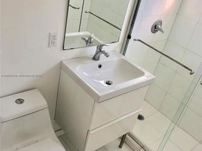 2250 Bay Dr 8, Miami Beach FL 33141