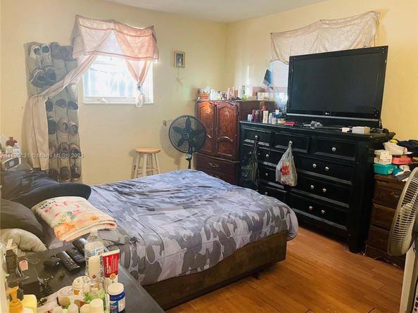 1905 NW 155th St, Miami Gardens FL 33054