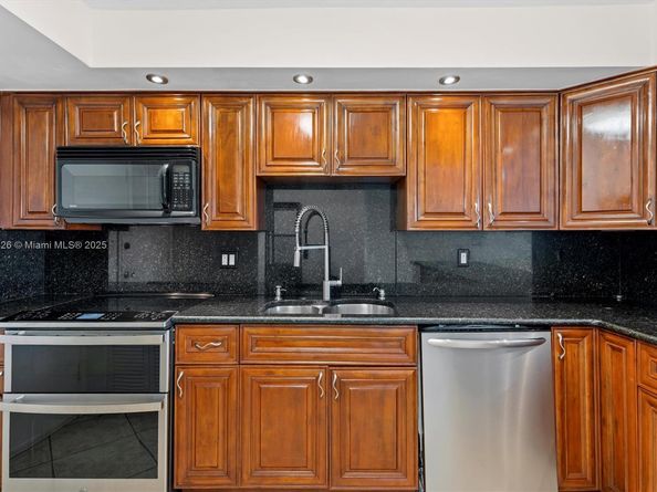 200 Diplomat Pkwy 825, Hallandale Beach FL 33009