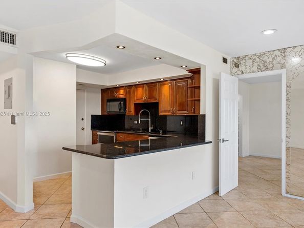 200 Diplomat Pkwy 825, Hallandale Beach FL 33009