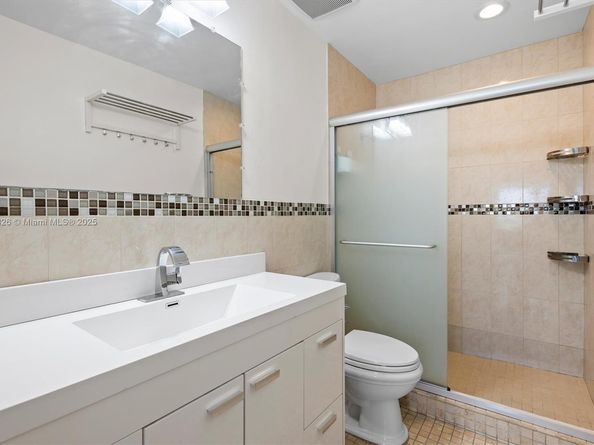 200 Diplomat Pkwy 825, Hallandale Beach FL 33009