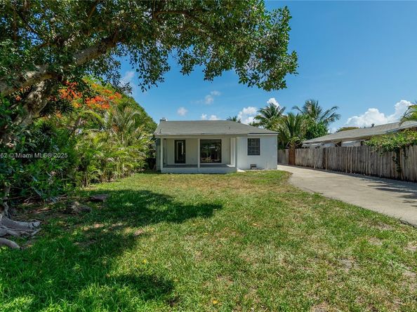 246 NE 13th St, Delray Beach FL 33444