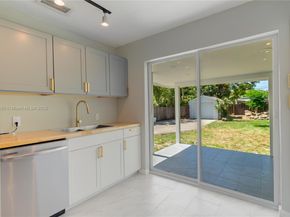 246 NE 13th St, Delray Beach FL 33444