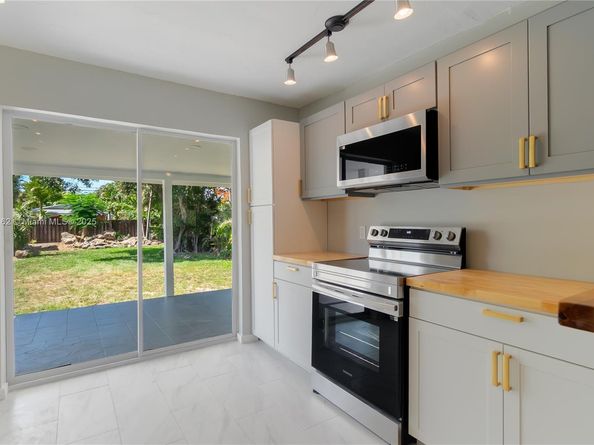 246 NE 13th St, Delray Beach FL 33444