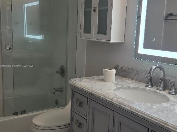 17600 NW 68th Ave B2002, Hialeah FL 33015