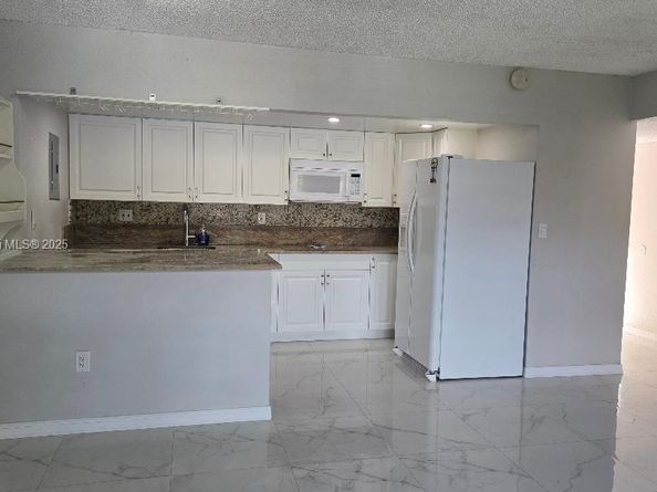 17600 NW 68th Ave B2002, Hialeah FL 33015