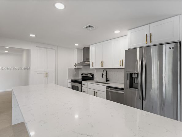 1710 SW 1st Ave, Pompano Beach FL 33060