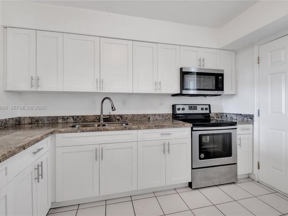 1140 NE 191st St 24, Miami FL 33179