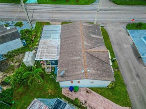 8580 SW 17th St, Davie FL 33324